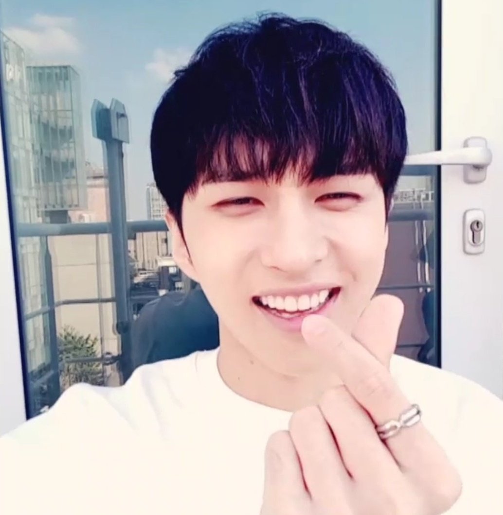 JaehwanBrazil's tweet photo. [✌🏻] 02.10.18 | VLIVE

Já está disponível o replay da live do Jaehwan desta noite. 

→ (https://t.co/gpraf2QgiI)

#빅스 #VIXX #켄 #KEN #이재환 https://t.co/U47JYGKq72