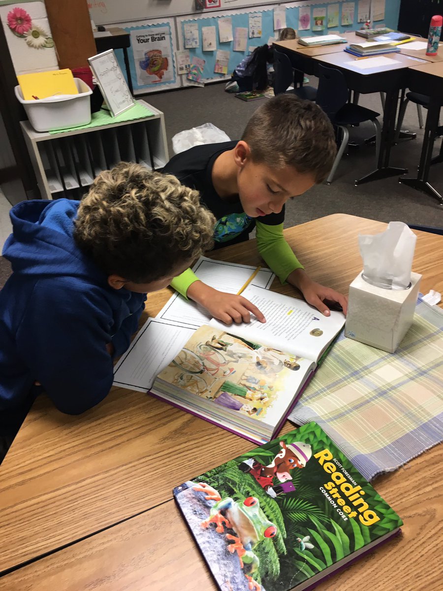 Partner reading helps build fluency!
#lakewoodelementary    #mrsdunn