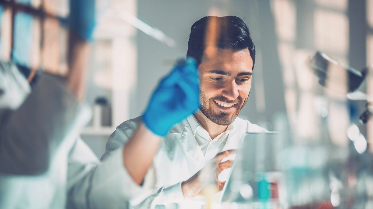 SanofiFR's tweet photo. [#BreakingNews 📣] Le Centre Hospitalier Universitaire de #Nantes @CHUnantes &amp; @sanofi deviennent partenaires dans la #recherche 🔬 clinique &amp; scientifique !

Lire le CP 👉🏻 https://t.co/UJ9LNvVDXu

#Hopital #Sante https://t.co/R3Hefk6StM