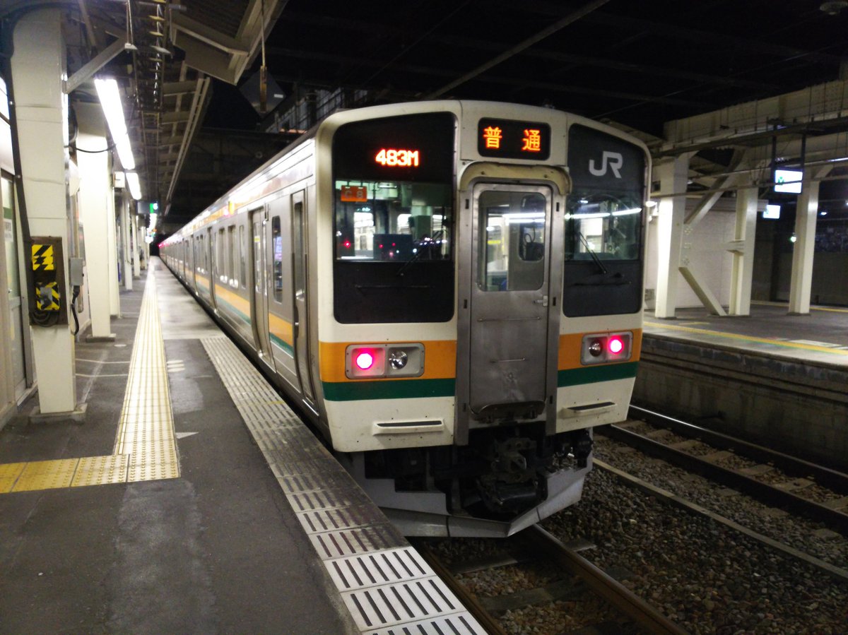 Gerhard_211's tweet photo. 本日の高崎駅発桐生駅行き最終はC8編成です。
#211系 
#両毛線 https://t.co/TbeEX7pLuF