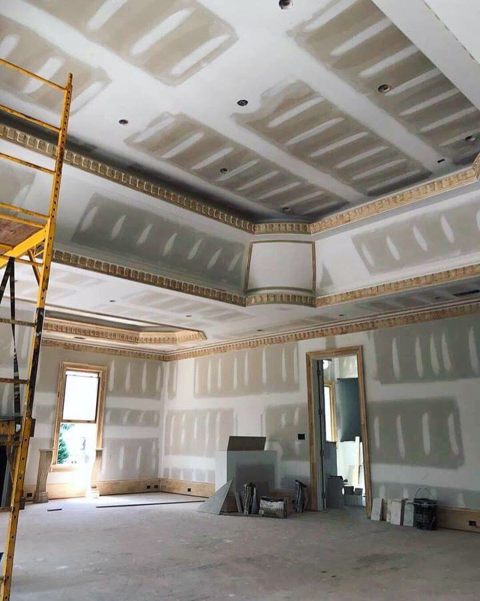 #Tuesday is here! Finishing up the project on Chauncey. Check our progress! Find out more about us by visiting royaldrywall.ca
.
#drywallinstallation #gtacontractor #customhomes #finehomebuilding #ceiling #architecture #design #TuesdayThoughts #TuesdayMotivation