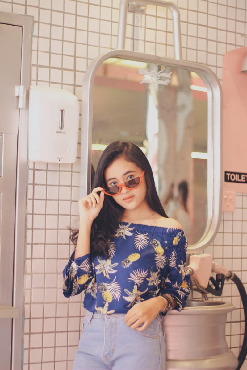 catmodjo's tweet image. the first time you fall in love, it changes your life forever, and no matter how hard you try,  feeling never goes away ~nicholassparks 💚 | girlonthepicture: MEGA KIRANA #SymbolManagement