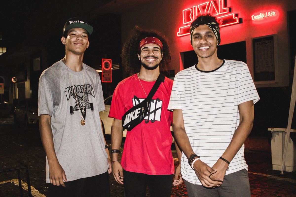 Purezaprod's tweet photo. Pretos lindos passando na sua timeline (cof cof @africanize_  cof cof)
Show na Cinelândia foi brabo demais,
Logo menos estaremos divulgando a agenda desse mês.
Fé nas crianças. https://t.co/3eJGffkY0k