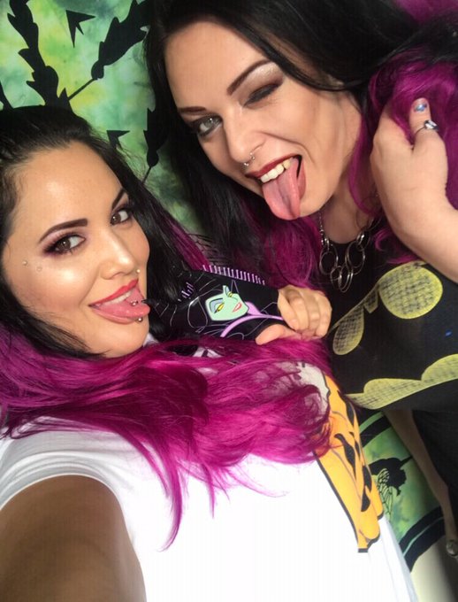 Available with BOTH Harley &amp; Alicia today pic with Goldie coming up x https://t.co/k7Fucrtbx5<a href="/tag/gold"class="tags"><span>#gold</span></a><a href="/tag/teamgold"class="tags"><span>#teamgold</span></a>