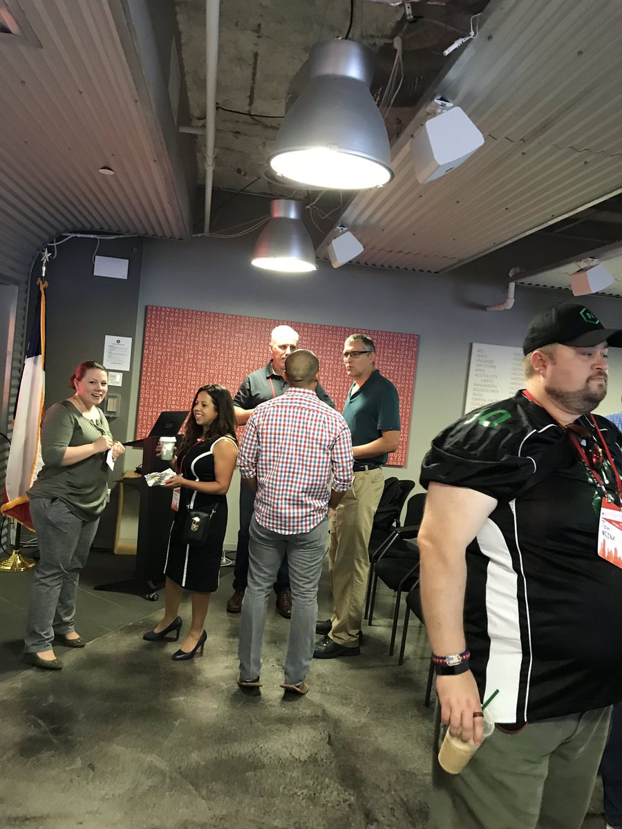 TexianDeafSmith's tweet image. Great way to begin the 2d day of @AtxStartupWeek with @BunkerLabsATX at @CapitalFactory eating breakfast tacos &amp;amp; talking Veteran entrepreneurship. #forgethefuture #armyfuturescommand