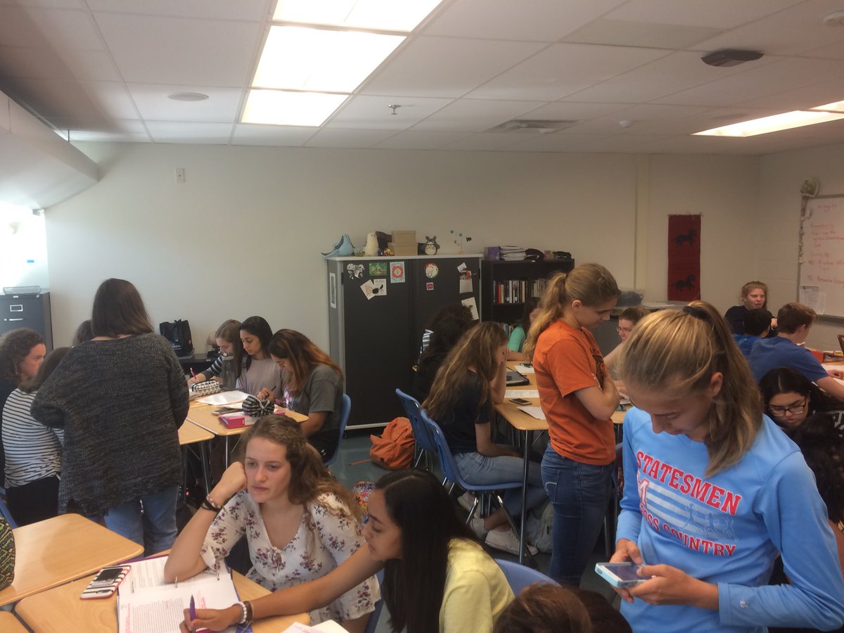 gcmwriting's tweet photo. Sophomores and tutors working hard on AEC paragraphs today in the Writing Center! 📝 https://t.co/v6rNsttPRA