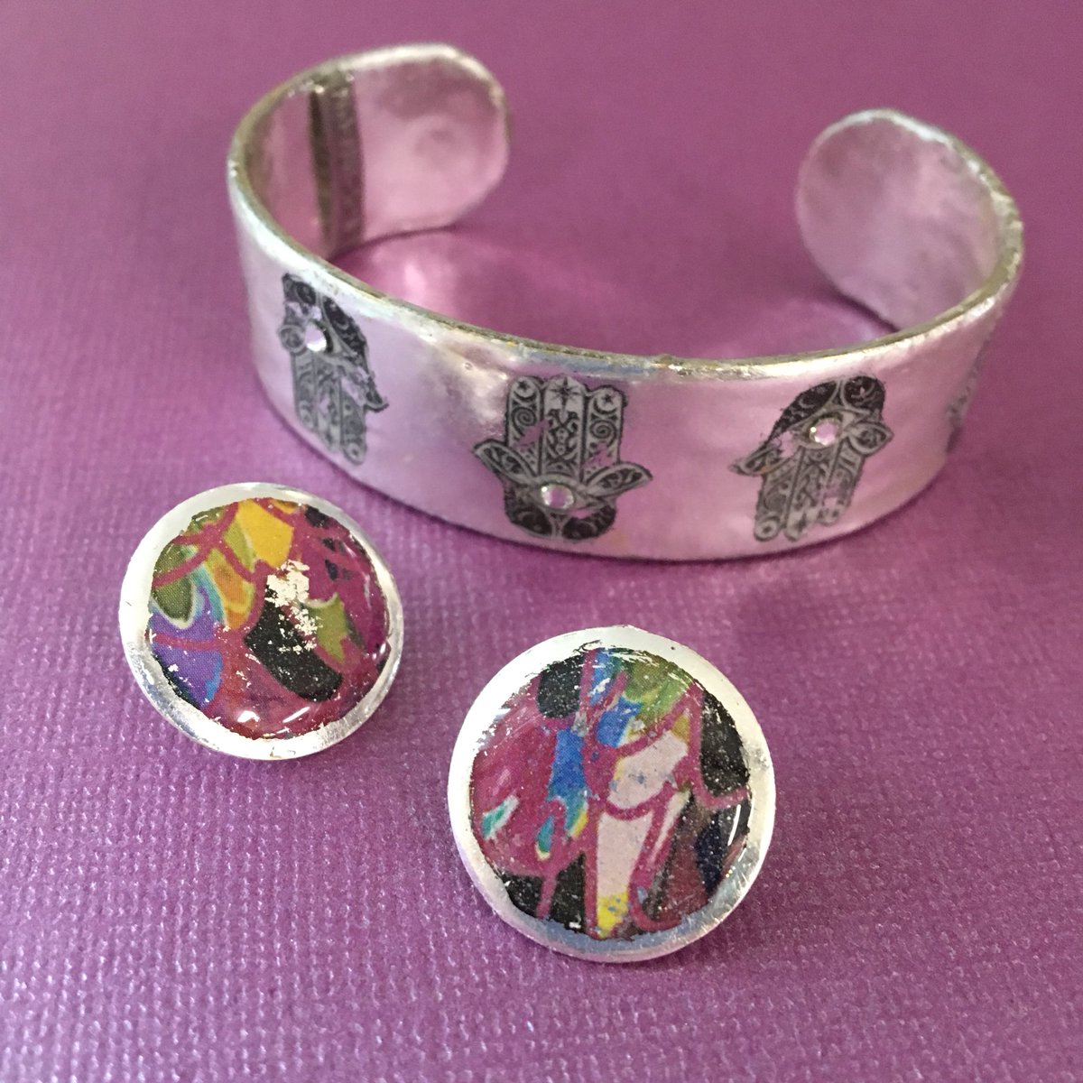 EvocateurStyle's tweet photo. These Custom Weston Stud Earrings in Silver life pair beautifully with this #hamsa Skinny Cuff ! β’
#evocateurstyle #evocateur #silver #sterlingsilver #handcrafted #jewelry #madeinamerica #jewelrygram #artinspired #pieceofart #wearart #wearableart #handgilded #gild #fashion https://t.co/D9YSCeoOJ0