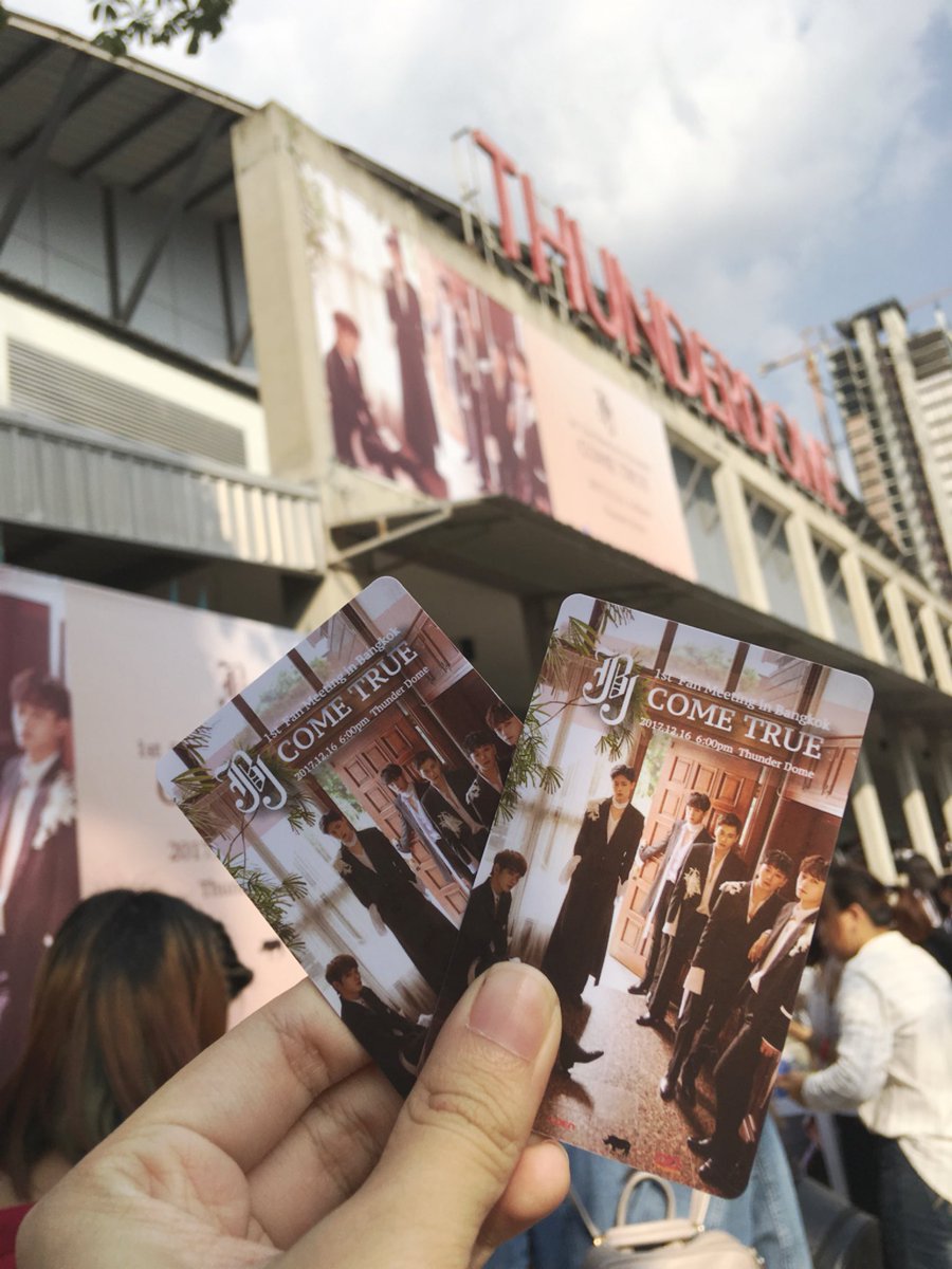 angsttrash's tweet photo. JOYFUL FOREVER ๐
Thank you for all the memories ~
#JBJFOREVER #์กฐ์ดํ_300์ผ_์ถํํด https://t.co/YZe3OSaExz