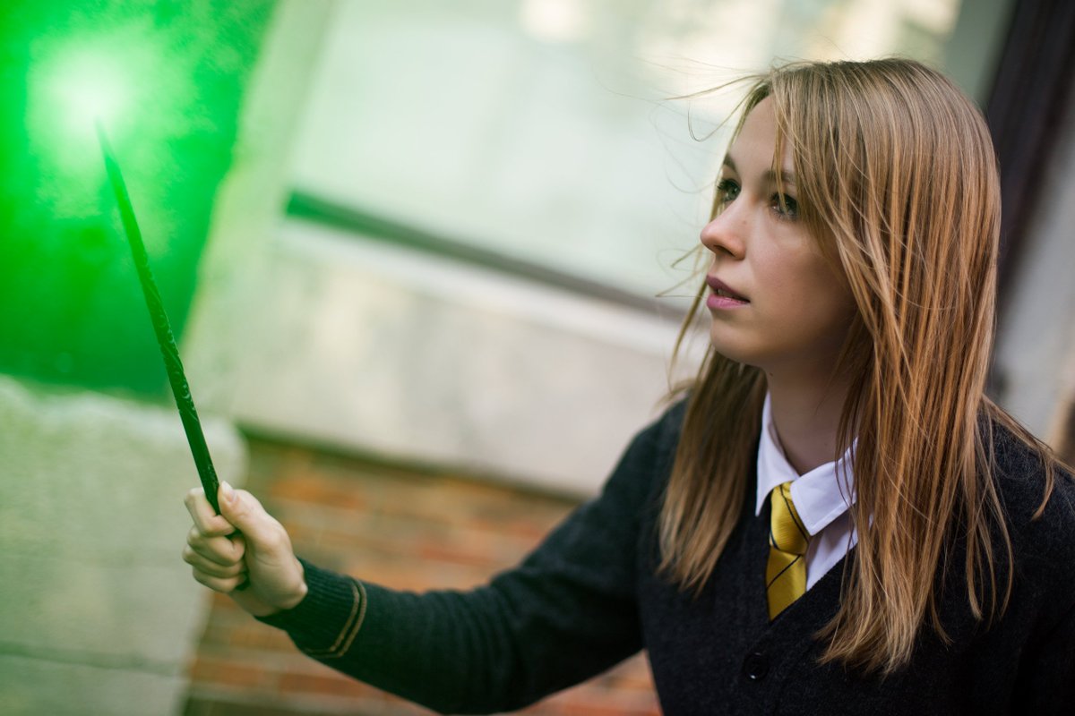 SheyaChan's tweet photo. ⚡💫 #COSPLAY 💫⚡

Character: Hufflepuff student
From: Harry Potter

✂️ Selfmade cape
Cardigan from @lochavenint

📸 JPLM Photographie

#Hufflepuff #HufflepuffStudent #Hogwarts #HarryPotter #HarryPotterCosplay #Wizard #HogwartsStudent #MagicWand #Magical #Patronus https://t.co/bWdKaAuZv1