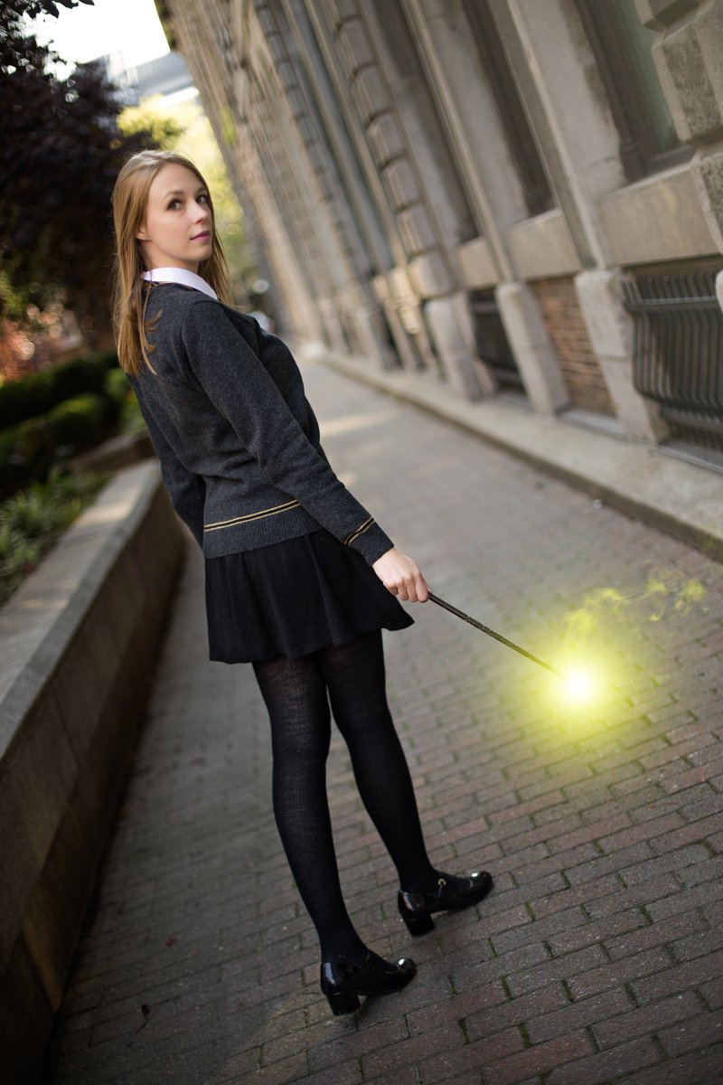 SheyaChan's tweet photo. ⚡💫 #COSPLAY 💫⚡

Character: Hufflepuff student
From: Harry Potter

✂️ Selfmade cape
Cardigan from @lochavenint

📸 JPLM Photographie

#Hufflepuff #HufflepuffStudent #Hogwarts #HarryPotter #HarryPotterCosplay #Wizard #HogwartsStudent #MagicWand #Magical #Patronus https://t.co/bWdKaAuZv1