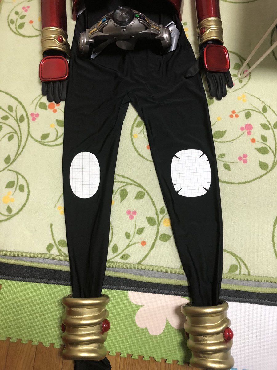 ネ申マ また作り始めるか Twitterren 仮面ライダークウガ 人生初のガワ製作 現在ここまで出来ました 全身写真は初 てか全然形にもならなかったので いろいろ酷い箇所もありますorz まだ肩アーマーやら背中やら碑文やらいろいろ未完成です もちろんマスクも