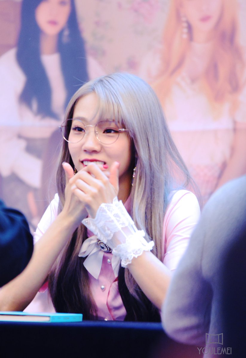 YOULEMEI3's tweet photo. 여름아!!!1위 축하해!!!
#우주소녀 #여름 #우주소녀_부탁해 https://t.co/oGOkHPwTJL