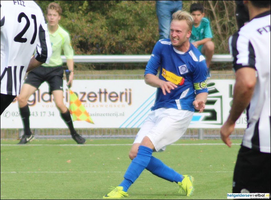 geldersvoetbal's tweet photo. RKHVV speelt in één helft MSC Meppel ondersteboven(Fotoreeks) https://t.co/vVpzzuqzF8 #HGVoetbal @RKHVV @MSCMeppel https://t.co/vljsKVNRUn