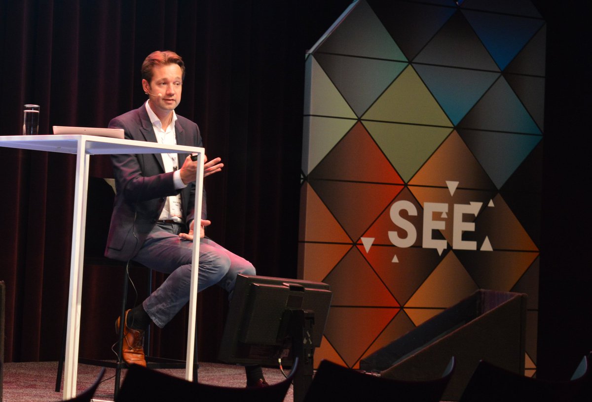 SEE_NL's tweet photo. Hoe slimme technologie well-being van medewerkers ondersteunt? @SanderSchutte laat zien hoe je met @mapiq voor ieder individu een perfecte werkomgeving creëert. #SEE2018 #SEE18 #werkomgeving https://t.co/h7qDrluobM