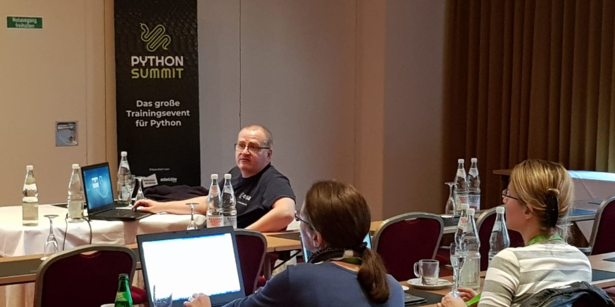 python_summit's tweet image. Unser #Python_Summit Workshop „Webbasierte interaktive Datenvisualisierung mit #Bokeh“ mit @VolkerJaenisch!
