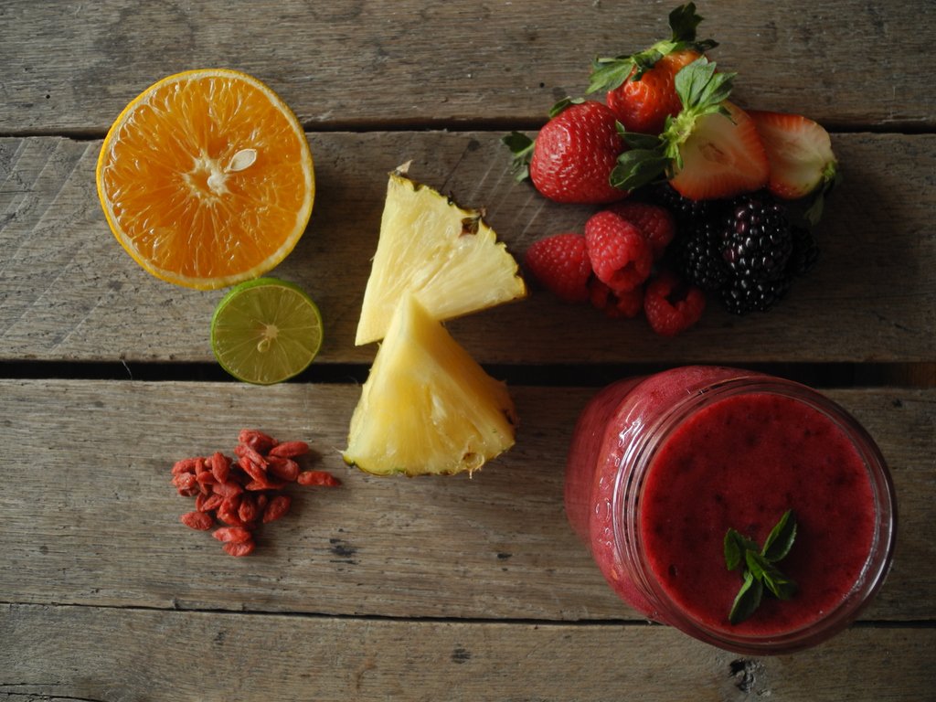 Fresh is always best 🍓 🍍.

La receta la encuentras en el blog, en smoothies: thewholetable.mx

#superfood #superfoods #nutrition #cacao #chia #amaranth #gojiberries #hempseeds #nutbutter #hemppowder #cacaonibs #supernutrition