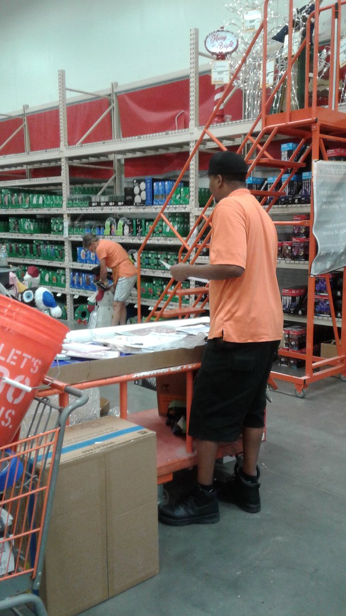 Displays are going up 8517