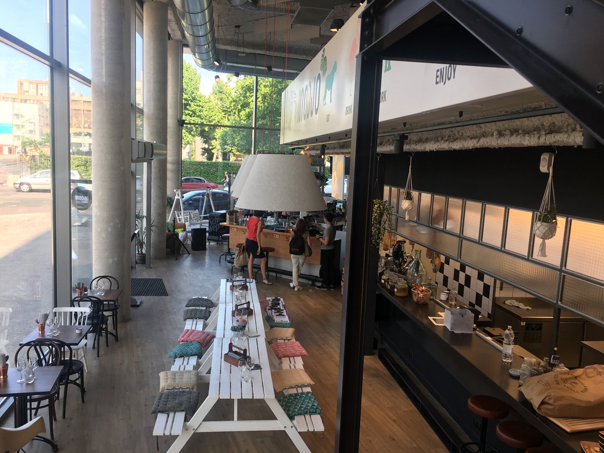 souscouverture_'s tweet photo. Besoin de trouver un #caféwifi à #Lyon, pour travailler demain ? @souscouverture_ en a testé quelques uns pour vous ! 🧐 A découvrir autour d'un tasse ☕ et d'une #connexionwifi 💻 ! ➡️https://t.co/vMll19w12n #cafépourtravailler #independants #lyon #entrepreneurs https://t.co/PlHqlPLH7s