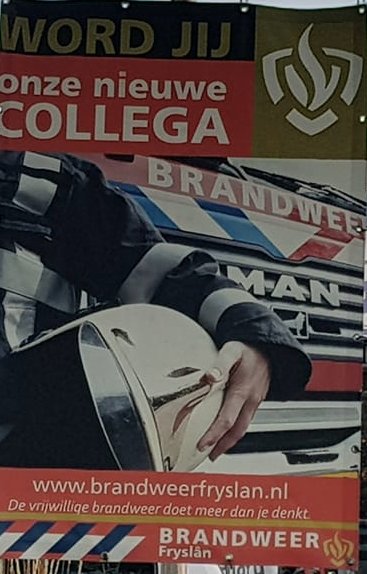 Brandweer_Sneek's tweet photo. Lijkt het je ook leuk, bereid om hier tijd in te steken en onze collega te worden. 
Ga naar https://t.co/DCQt5PS2fS en meld je aan.
(kopje brandweer Fryslan- organisatie- aanmelden)
Je bent van harte welkom. https://t.co/w1zy8X9aaP