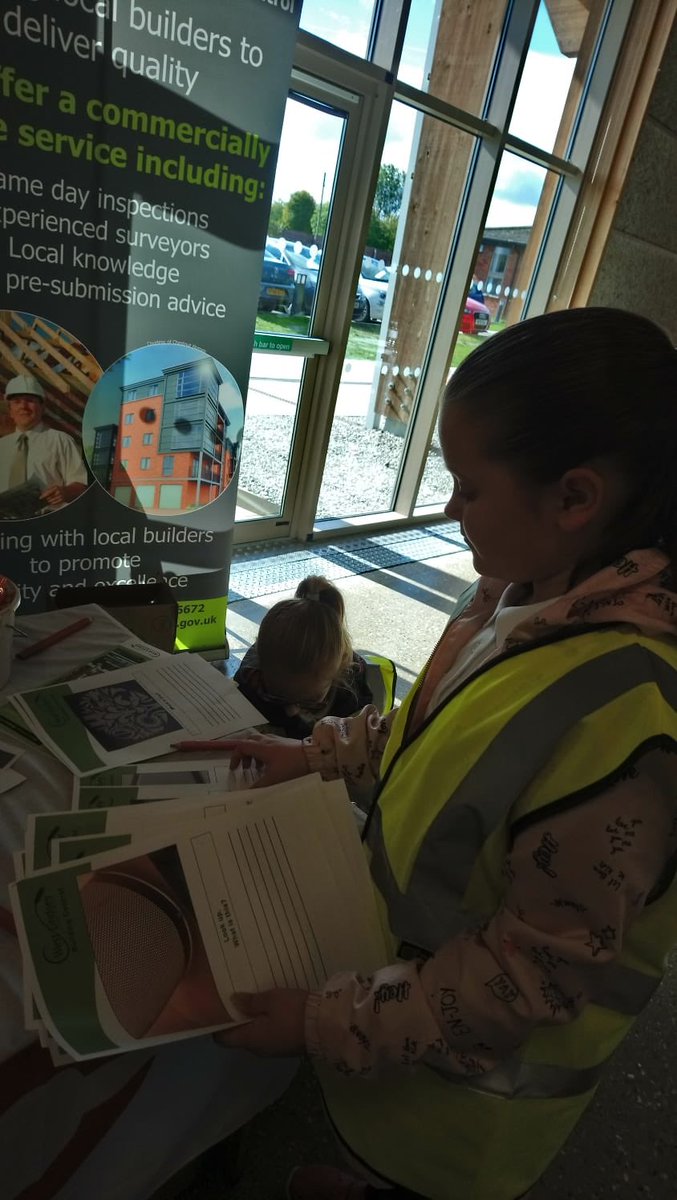 BainesCharles's tweet photo. Millie strutting her stuff in brick-laying! #construction2018 https://t.co/7rd7TbDeER