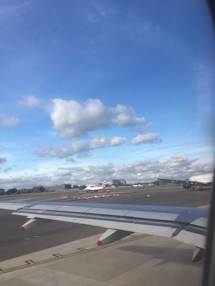 L_AJ_Alvarez's tweet image. Traffic jam @HeathrowAirport leaving to Milan to speak on #FlIM #QuantitativeImaging and some HIV entry.
