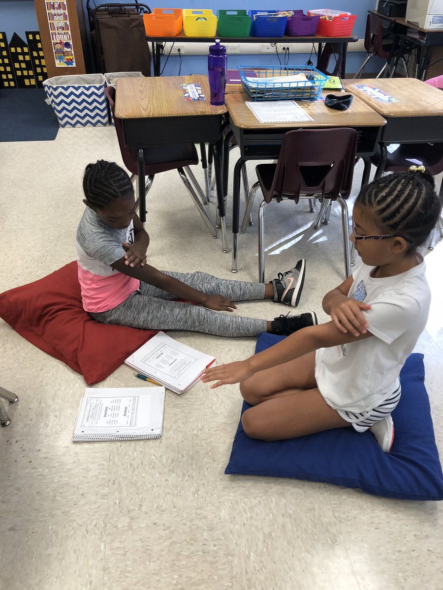 melwlkr2000's tweet photo. Practicing this weekβs spelling words...#handsonmindson #wordworkfun@SedgeGardenES https://t.co/c2jkp0zbgp