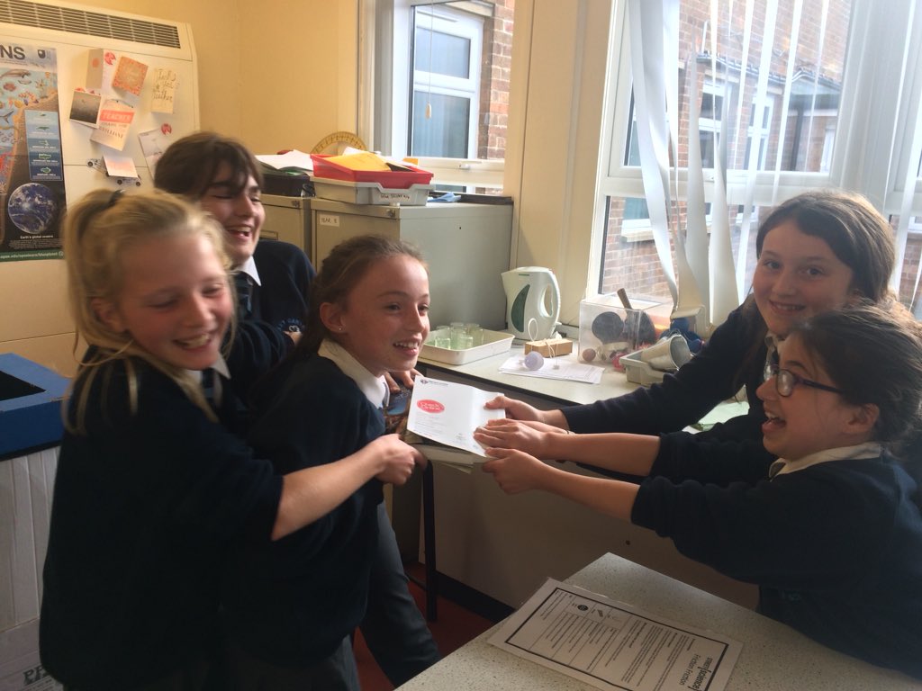 valleygardensnt's tweet photo. Street science after school! @STEMNewcastle #vgmsSTEM. https://t.co/FGhjIR57St