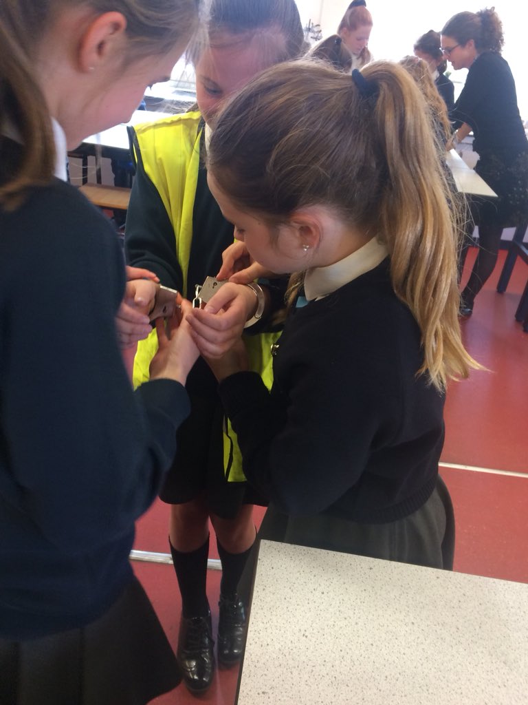valleygardensnt's tweet photo. Street science after school! @STEMNewcastle #vgmsSTEM. https://t.co/FGhjIR57St