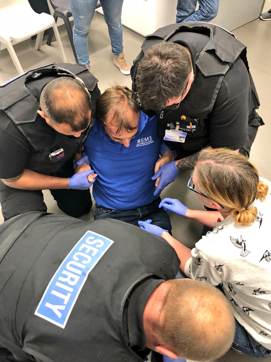 It’s been an #EM3 simulation &amp; teaching day bonanza here at <a href="/Leic_hospital/">Leicester's Hospitals</a> Emergency Department! 🎓🏥 We kicked things off with our HST #MentalHealth study day. Many thanks <a href="/docmwilliams/">Mark Williams</a> and the excellent security staff for their assistance with simulation 👍
