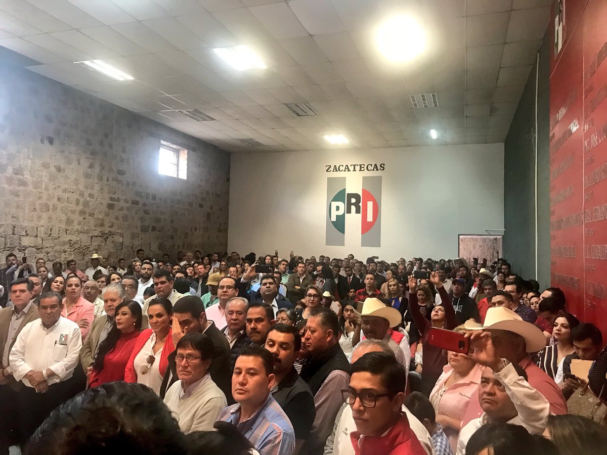 PRI_Zacatecas's tweet photo. El día de ayer llevamos a cabo el registro de fórmulas de los candidatos a Presidente y Secretaria General para el periodo estatutario 2018-2021 de nuestro partido. 
Los candidatos, Gustavo Uribe y Vero Hernández. 

#SomosPRI https://t.co/IMu5ptff7B