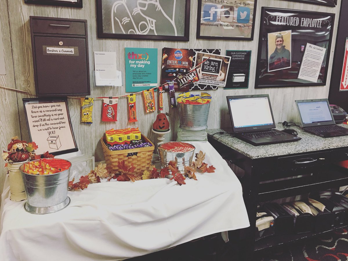 GraceDining's tweet photo. Stop by #AlphaDining today to take a survey & get some candy! Yummy yummy candy! @gracecollege https://t.co/n1prhptEVw