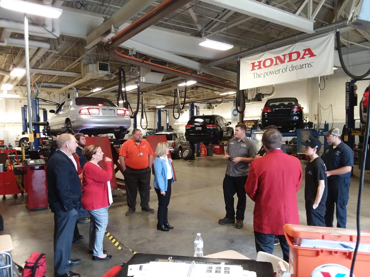 Mr. Hicks (@autotechctc) on Twitter photo Visitors from <a href="/SkillsUSA/">SkillsUSA</a> National Office speaking with <a href="/autotechctc/">Mr. Hicks</a> level 2 students about our program and their success!! <a href="/SkillsMaryland/">SkillsUSAMaryland</a> #CTE <a href="/TechForceFound/">TechForce Foundation</a> Visitors from <a href="/SkillsUSA/">SkillsUSA</a> National Office speaking with <a href="/autotechctc/">Mr. Hicks</a> level 2 students about our program and their success!! <a href="/SkillsMaryland/">SkillsUSAMaryland</a> #CTE <a href="/TechForceFound/">TechForce Foundation</a>