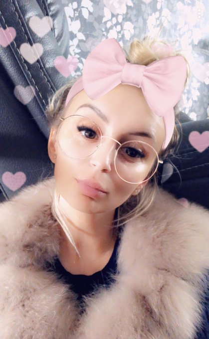 It&rsquo;s a hard life 💫💫💫 business is going great ⌛️💥☺️ https://t.co/pnl7VhJ0TD<a href="/tag/coco"class="tags"><span>#coco</span></a>