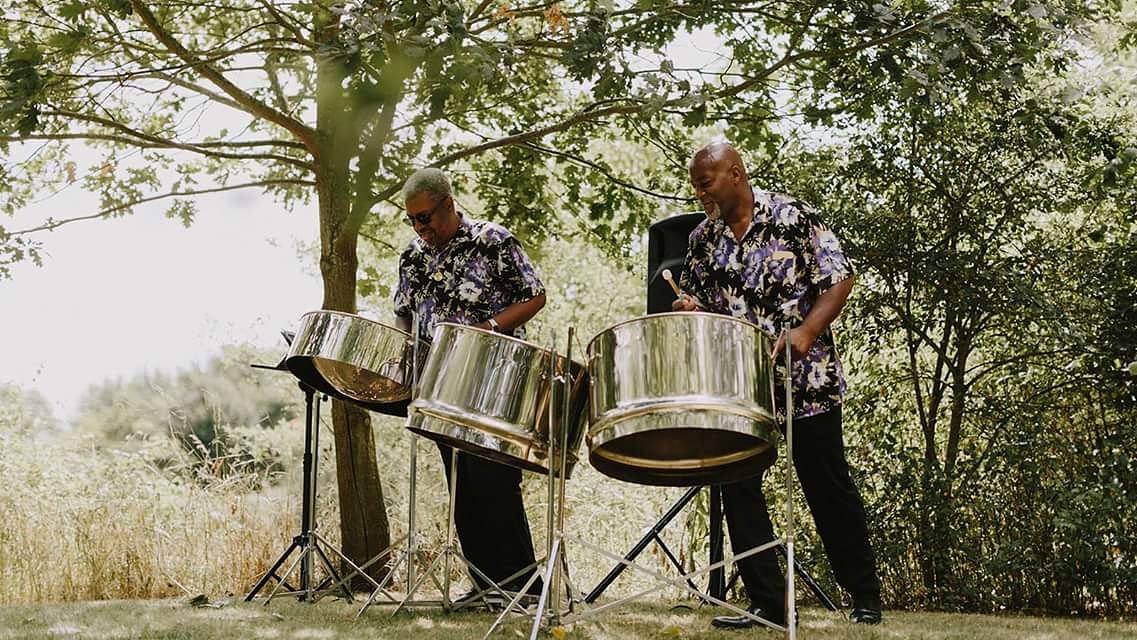 Looking for alternative wedding music? Here's the amazing Phase 5 Steelband playing at the farm in July Image Chris Bradshaw Photography chrisbradahaw.co
#phase5steelband
#steelband #steeldrums #steelpan
#weddingmusic #weddingmusicians #alternativewedding #horsleyhalefarm