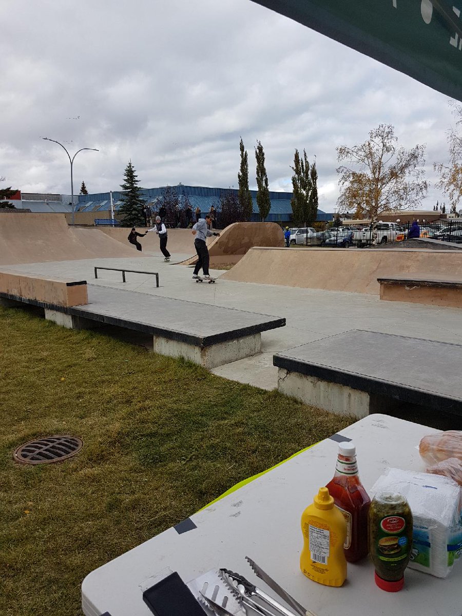 Lakestone_Ins's tweet photo. A few photos from the Mi Casa Su Casa event Saturday! This was a fundraiser event for Incline Industries and Lakestone Insurance Brokers was a proud sponsor! Thanks to everyone who came out! #skatecommunity #sylvanlake https://t.co/rFDgXG79jN