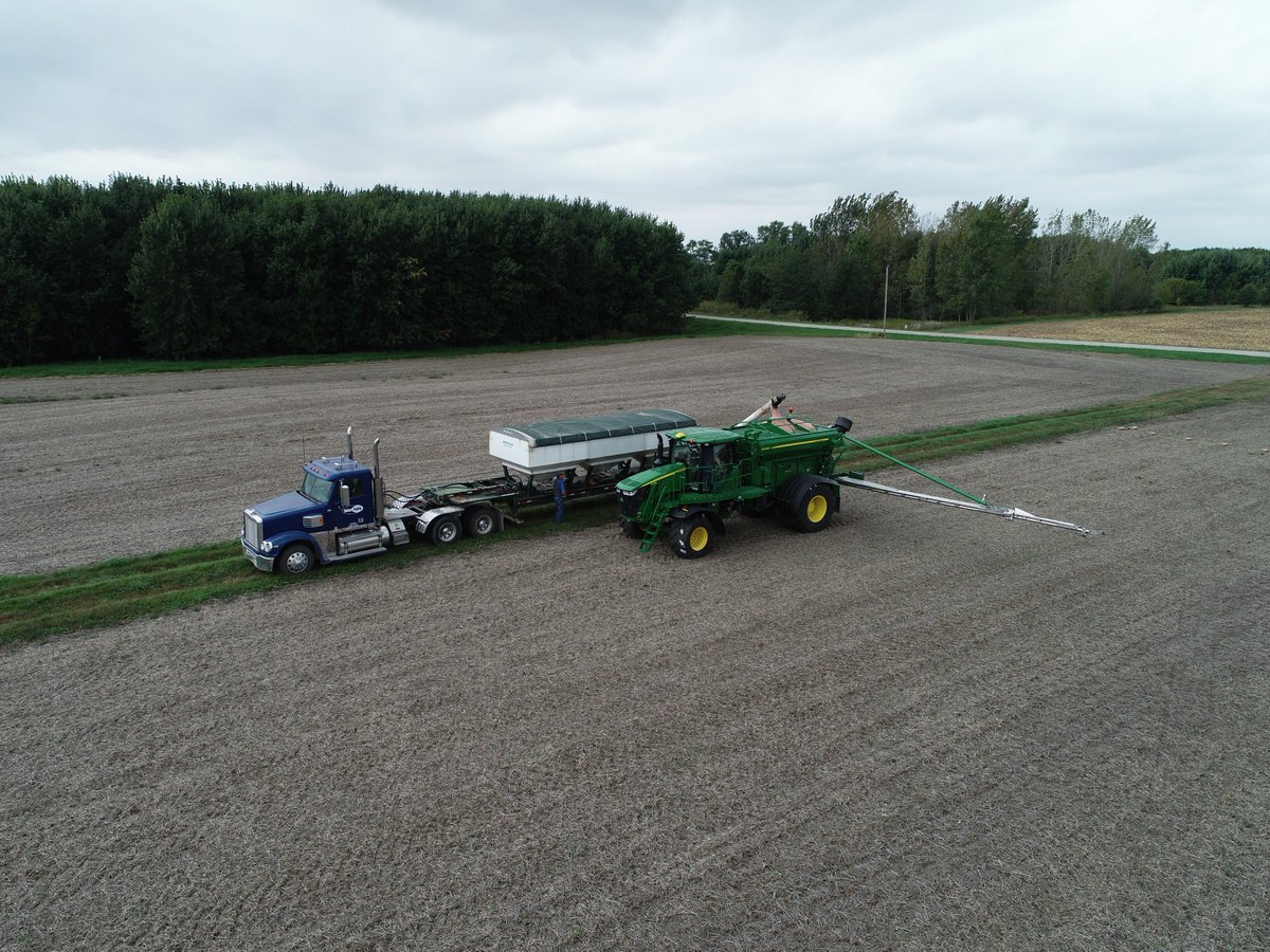 Plowfink's tweet photo. Thanks to @AHWLLC for letting us @United_Prairie try out this brand new @JohnDeere air spreader for the next couple of days. https://t.co/Ym9LD3KuQO