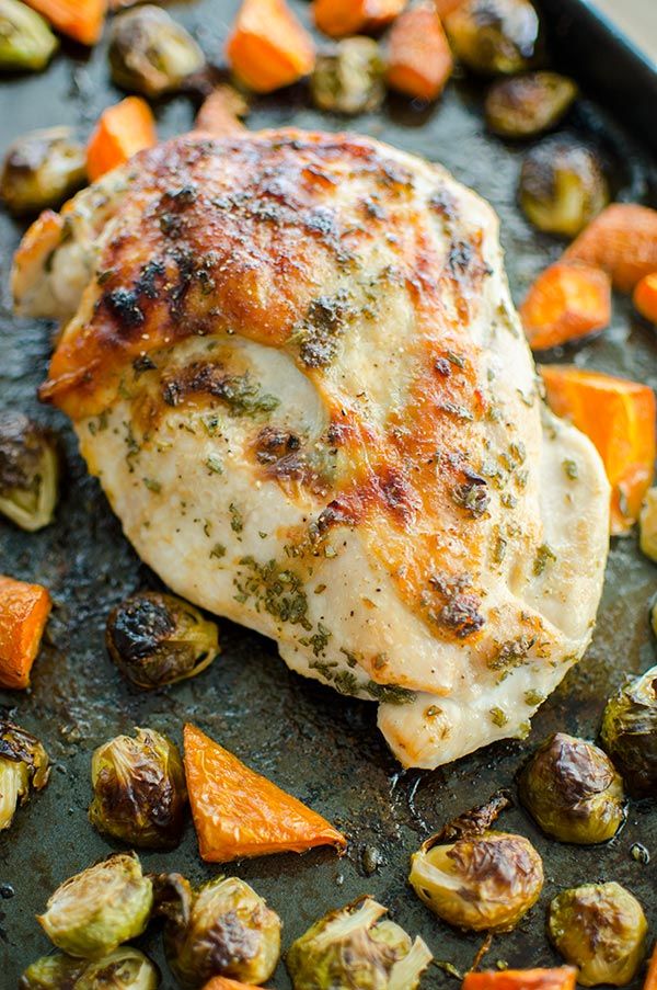 One pan roast turkey breast with Brussels sprouts and carrots is the perfect Thanksgiving dinner for a small crowd!

Recipe uses boneless turkey breast. ENJOY! buff.ly/2zHfCSi
#TurkeyTime #thanksgiving #recipe