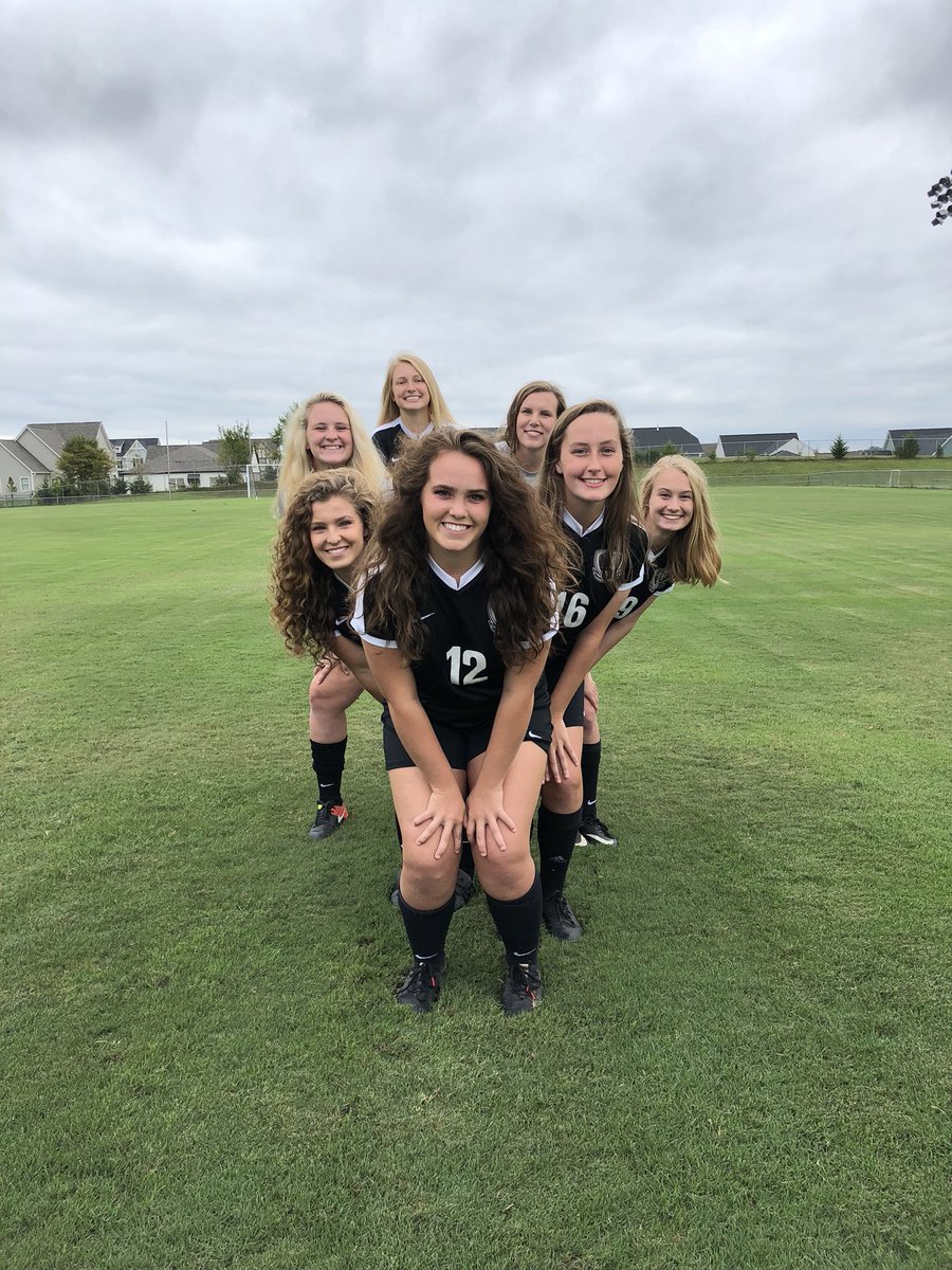 MjhsWSoccer's tweet photo. Come out to the game tonight to celebrate our seniors!!!!✨

Senior walk out @ 6:30🎓

Kickoff vs. Summit @ 7⚽️ https://t.co/gUjDkCr9z5