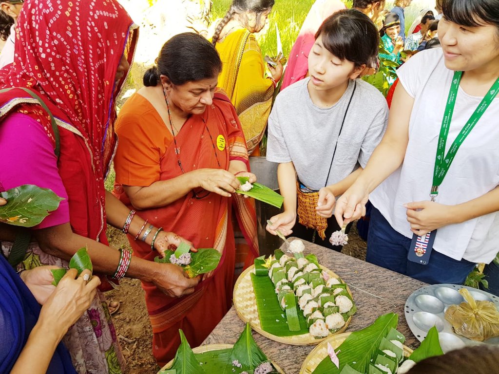 NavdanyaBija's tweet image. “Our bread Our Freedom”
Bread is just metaphor for food across the world 
@shumeiintl preparing their bread of freedom @NavdanyaBija 
#japan 
#akshat 
#indigenous
@NavdanyaInt @drvandanashiva @SwarajAnna @occupytheseed