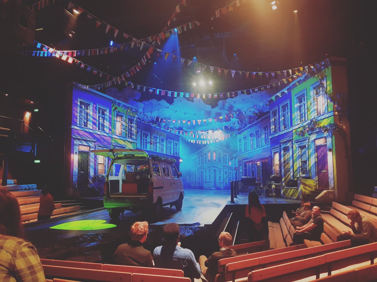alex_does_plays's tweet image. £5 tickets, massively diverse cast and audience, community chorus, free food and unpretentious, accessible, joyful Shakespeare? If this is @youngvictheatre lead by @kwamekweiarmah SIGN ME UP #twelfthnight #youngvic #shakespeare