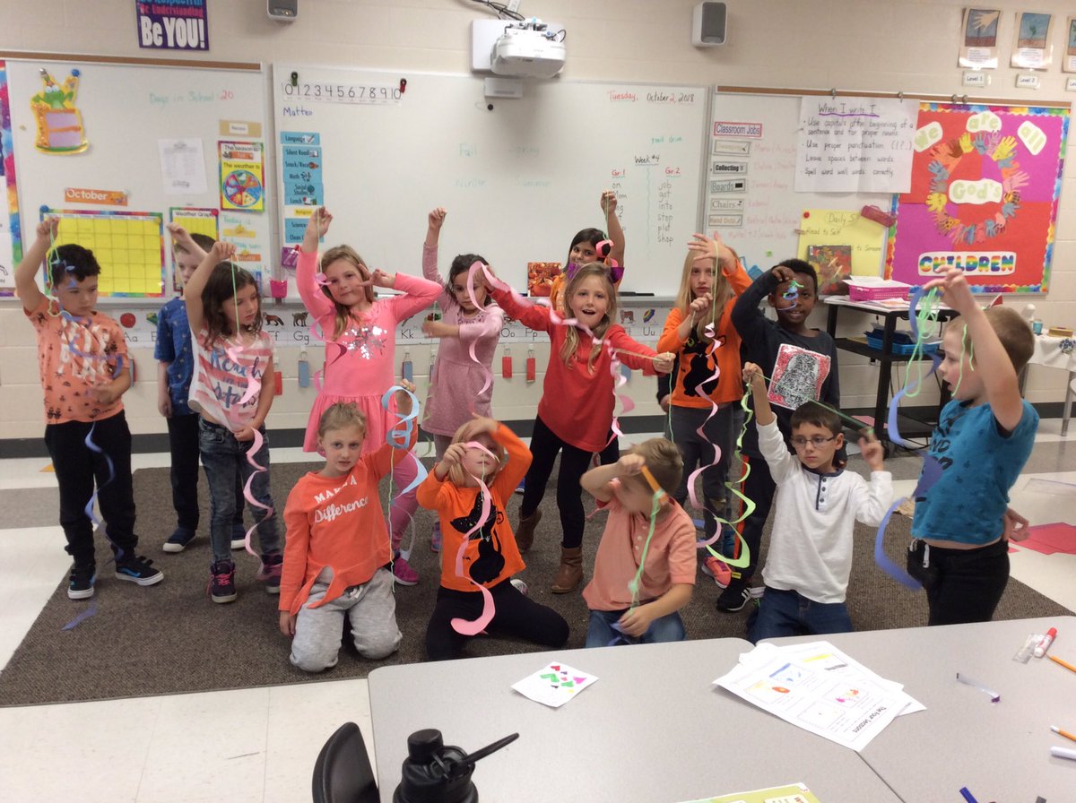 MrsHMerry's tweet photo. The Grade 2 students were experimenting with air and how we create wind...what a blast! @rockwoodheart https://t.co/qQyLmST1WK