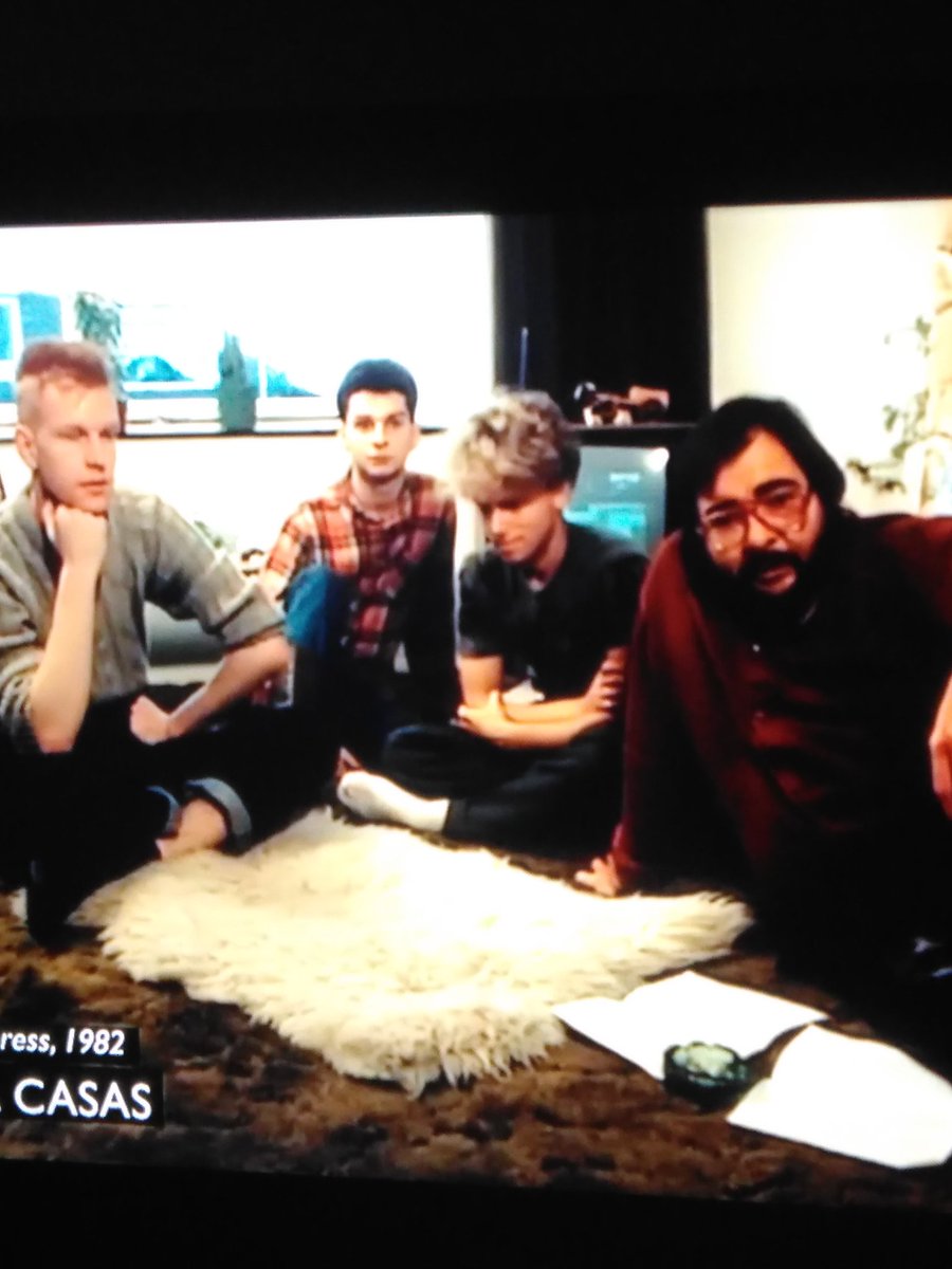 Disfrutando por fin de #CachitosTecnopop con <a href="/VirginiaDiazR3/">Virginia Díaz</a> y esperando #LaHoraMusa con @MaikaMakovski . Que falta hacen programas como estos.