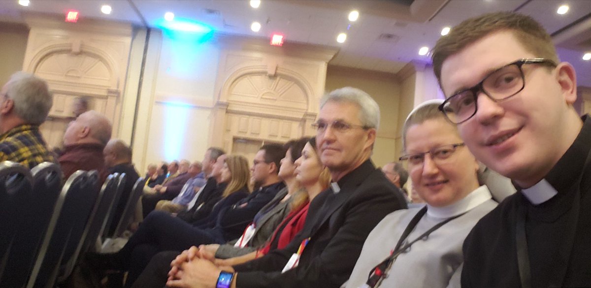 FrTomByrne's tweet photo. Our Chicago seminarians in third and fourth theology with their teaching parishes at the Renew My Church Summit @MundeleinSem @archchicago https://t.co/K59ENeVdcR