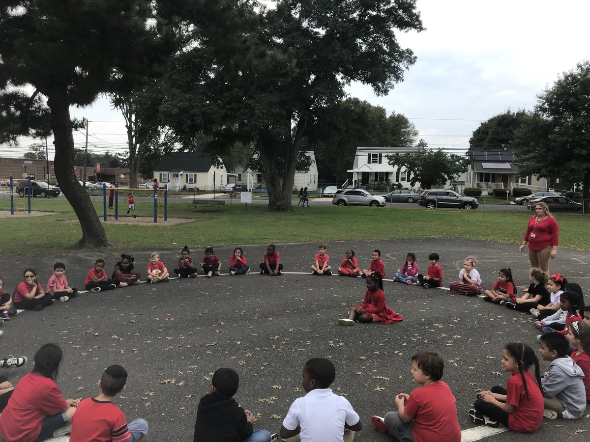 amagnolo's tweet photo. Working together and cheering each other on while learning a new game with our friends from Ms. Cosmaβs class! ππ½ββοΈππ½ββοΈ #duckduckgoose #firstgradefun #moveandlearn @WeAreHTSD @YHealthyU @GEWILSONSCHOOL @ccosma25 https://t.co/ltTPxSUbNp