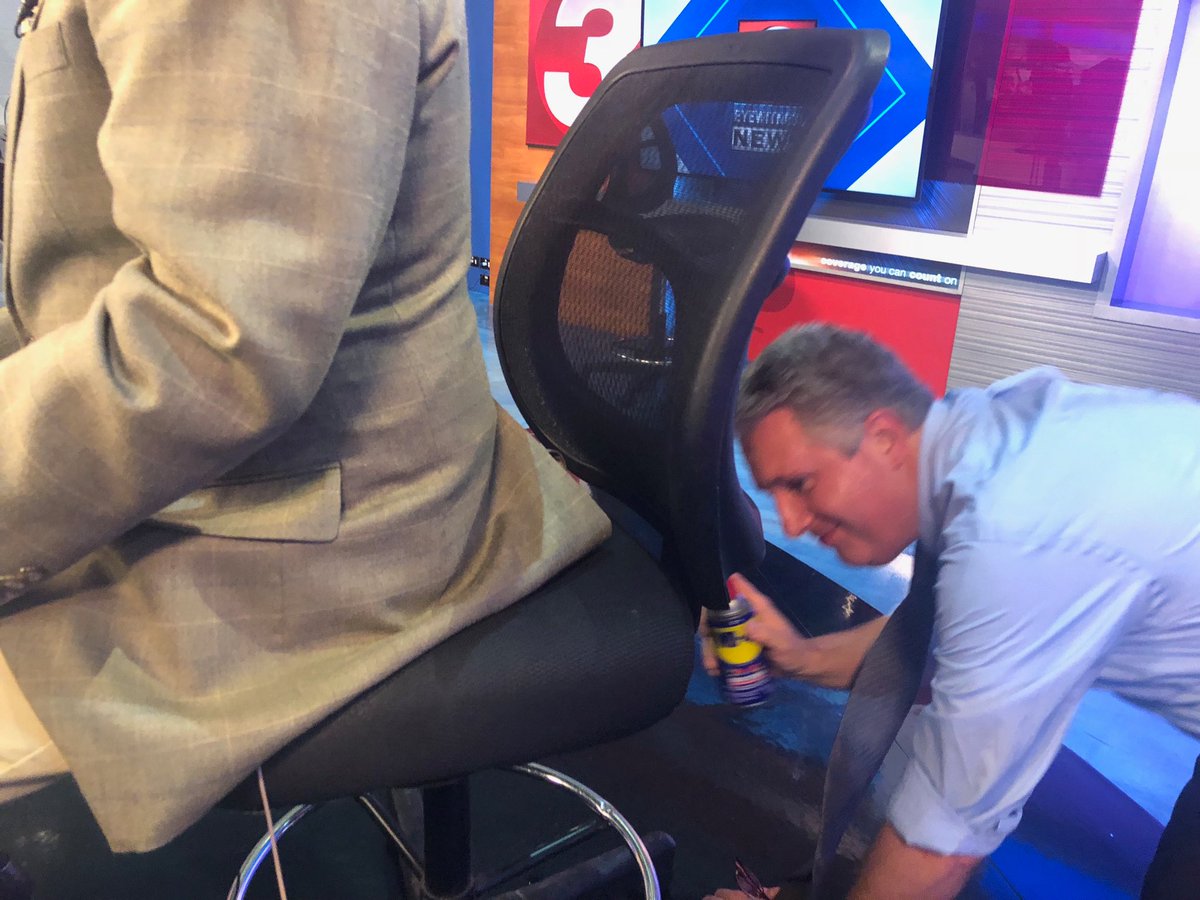CindySexton3's tweet image. ⁦@gregglover3⁩ to the rescue ⁦@DAVIDCARROLL3⁩ has a squeaky chair. #WD40
#WRCB #anchorproblems #whatwedoincommercialbreak