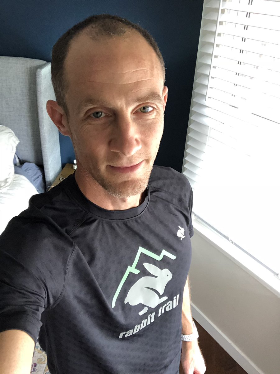 gen3ticfreak's tweet photo. Southern California @runinrabbit winter running kit arrived today! #manpris #rabbitTrail #runinrabbit #RADrabbit #borntorunfree https://t.co/bExcH5TD8e