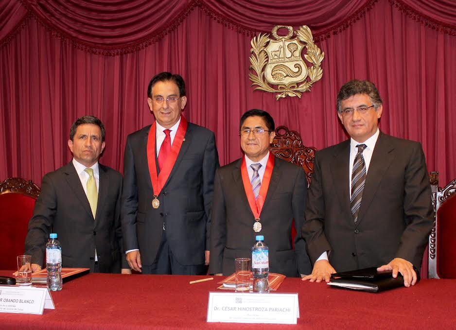 ⁦<a href="/JuanSheput/">Juan Sheput</a>⁩ con Cesar Hinostroza ,los malpensados dirán que ahora se entiende porque voto con ⁦@PFuerzaPopular⁩ para blindarlo. Pero hay fotos que pueden ser malinterpretadas o no  @juansheput  ? Como te sientes ahora en los zapatos  de Chavarry