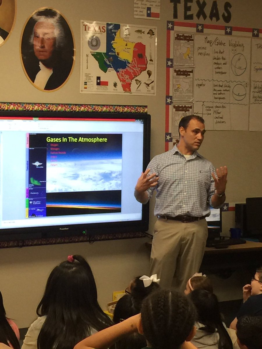 Demetrios45's tweet photo. Senior Aviation Meteorologist Mr. Varcados presented to our AIMS class.#aliefmission @Demetrios45 @OutleyE @AliefISD @AliefScience @LPitrucha https://t.co/7cJdkbmmxu