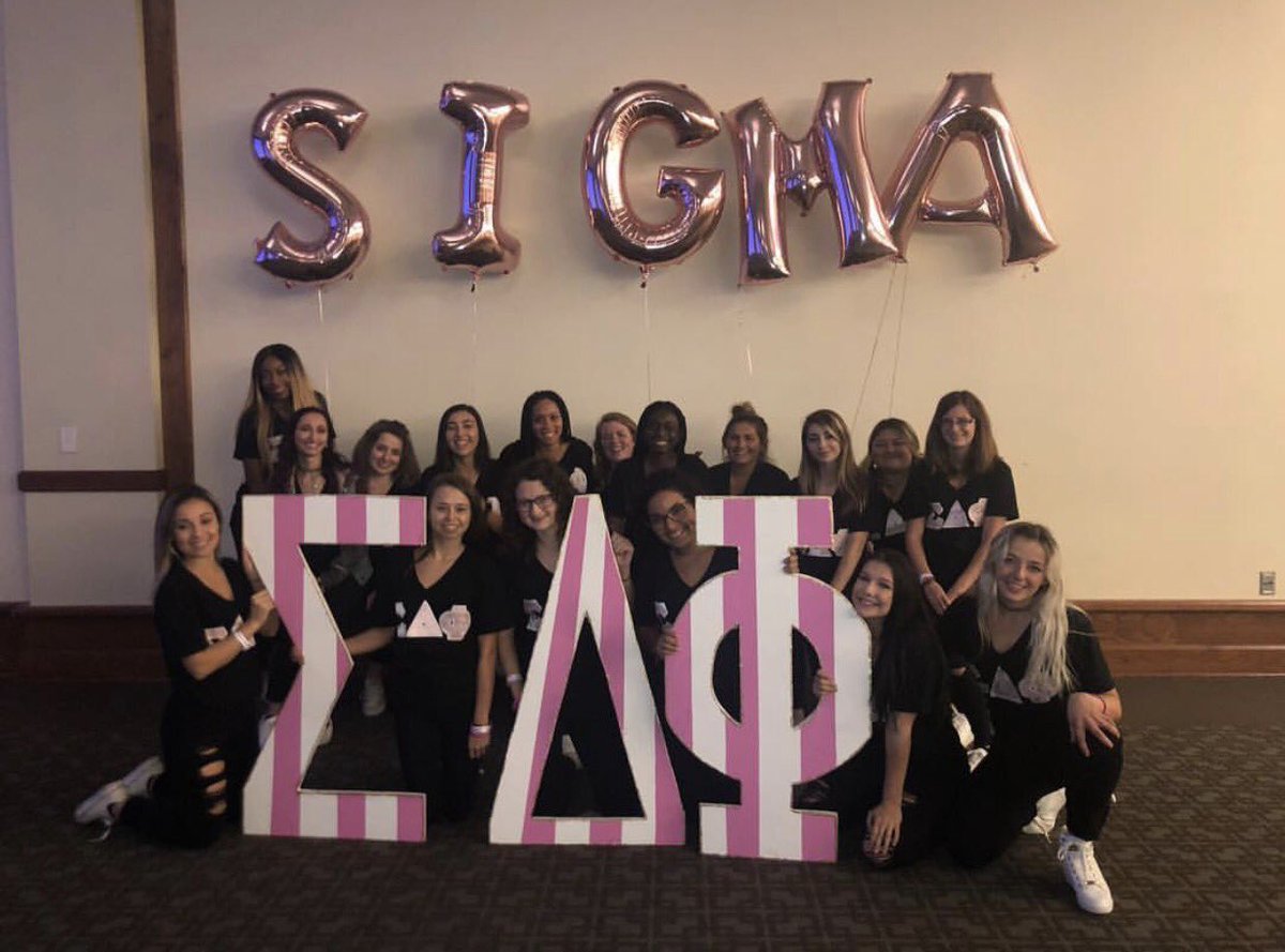GreekLifeMSU's tweet photo. We've had a lot happening on campus recently! A few great events, an awesome scholarship giveaway, and an AMAZING speaker!!✨ https://t.co/WJ6r5zYUCU