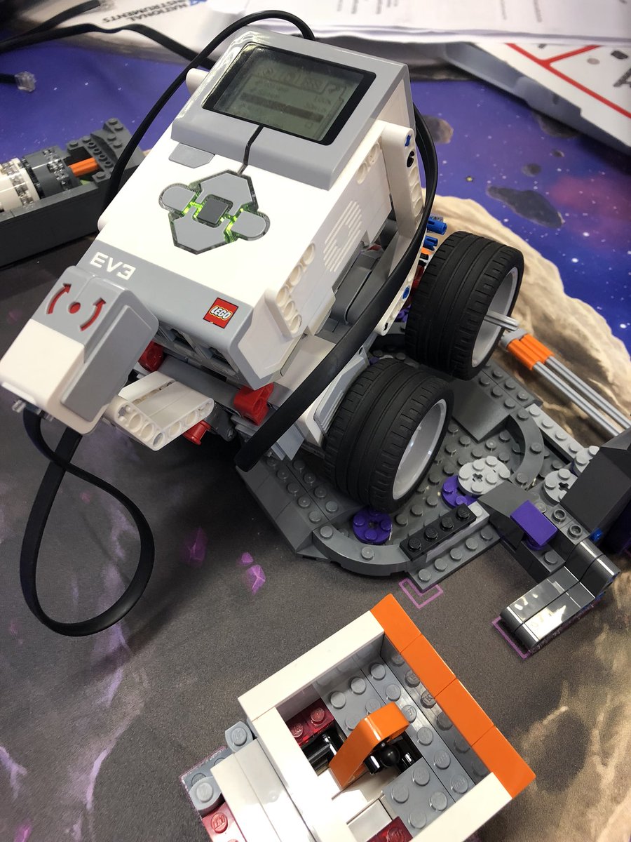 KirktonPS's tweet photo. The #KirktonComets have been experimenting with different wheels today in an attempt to drive over craters! It’s been fun trying different wheel ideas and teaching the younger members of the team about coding with @LEGOeducationUK Mindstorm #INTORBIT @FLLUK @ESPScotland https://t.co/TcPJ6fGgwI